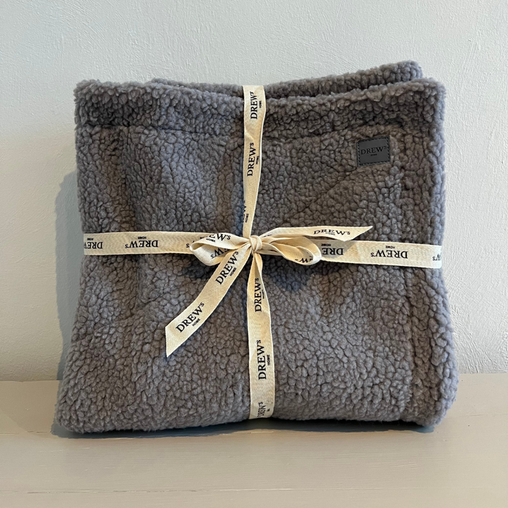 Soft dog blanket in teddy fleece - (grey)