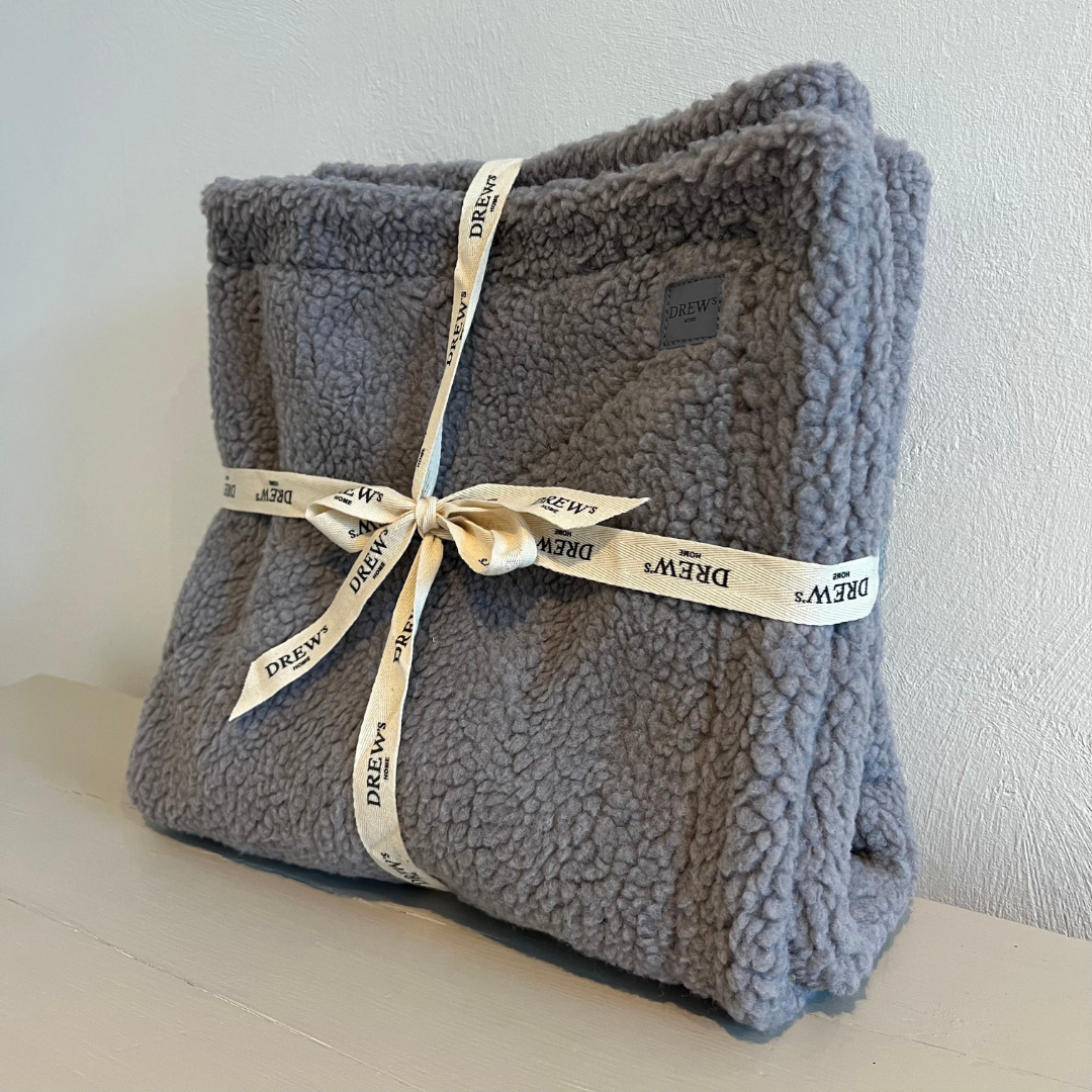 Soft dog blanket in teddy fleece - (grey)